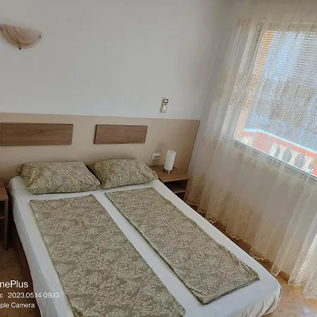 Moni 85 Family House Πανσιόν 4*