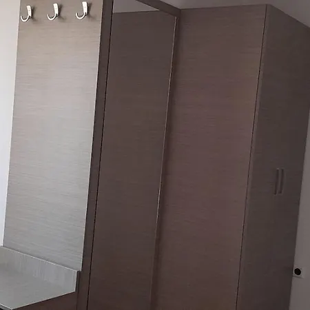 Moni 85 Family House Guest house