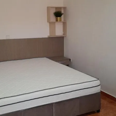 Moni 85 Family House Guest house *