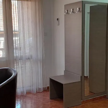 Moni 85 Family House *