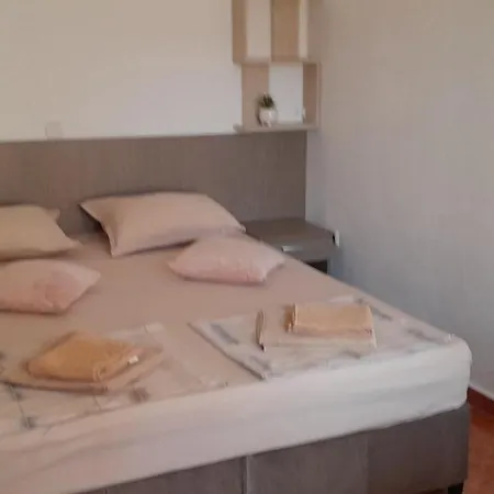 Moni 85 Family House